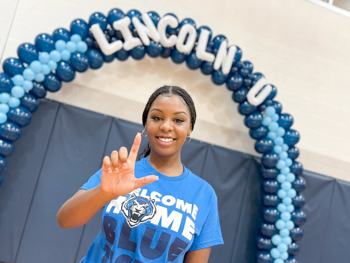 LUBlueTigers's tweet photo. It's ROAR Week! ๐พ Jason Gymnasium is buzzing with excitement as we welcome new and returning students for the Fall 2024 semester! Students are checking in and meeting with their advisors to set themselves up for success. Welcome to the ambush, Blue Tigers!๐ฏ๐ #ROARWeek #LUMO https://t.co/3vgFKo0xXb