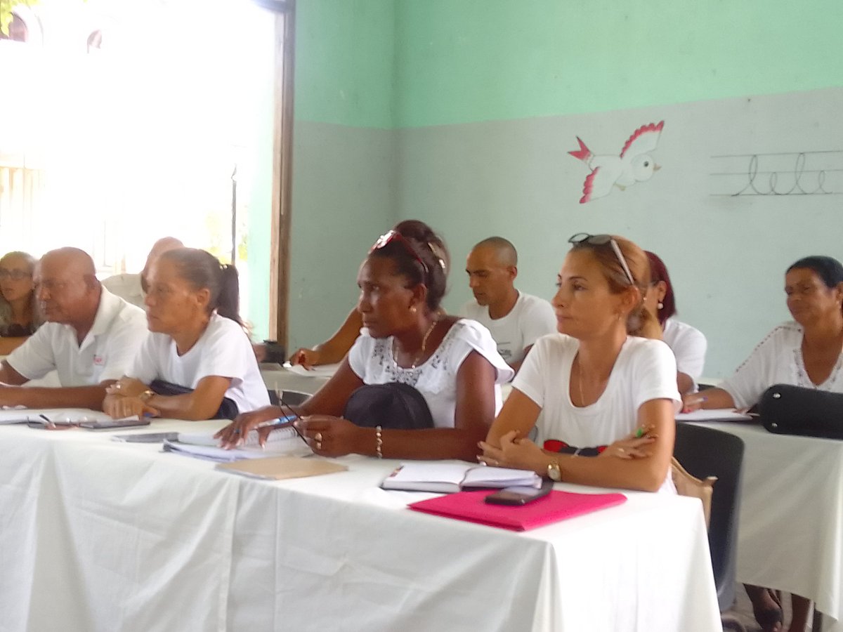 AnaLeydisSurez3's tweet photo. Visita de recorrido del MINED a Santiago de Cuba.@RaulSamon @lobaina_zu24189 @dpestgo @CubaMined https://t.co/fKKn2VLiSj