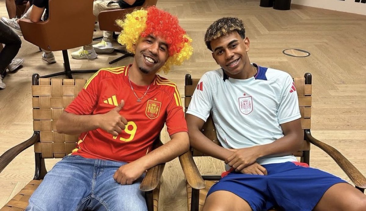 CerfiaFR's tweet image. 🚨🇪🇸 FLASH | Le père de Lamine Yamal, Mounir Nasraoui, a été poignardé et transporté à l’hôpital.