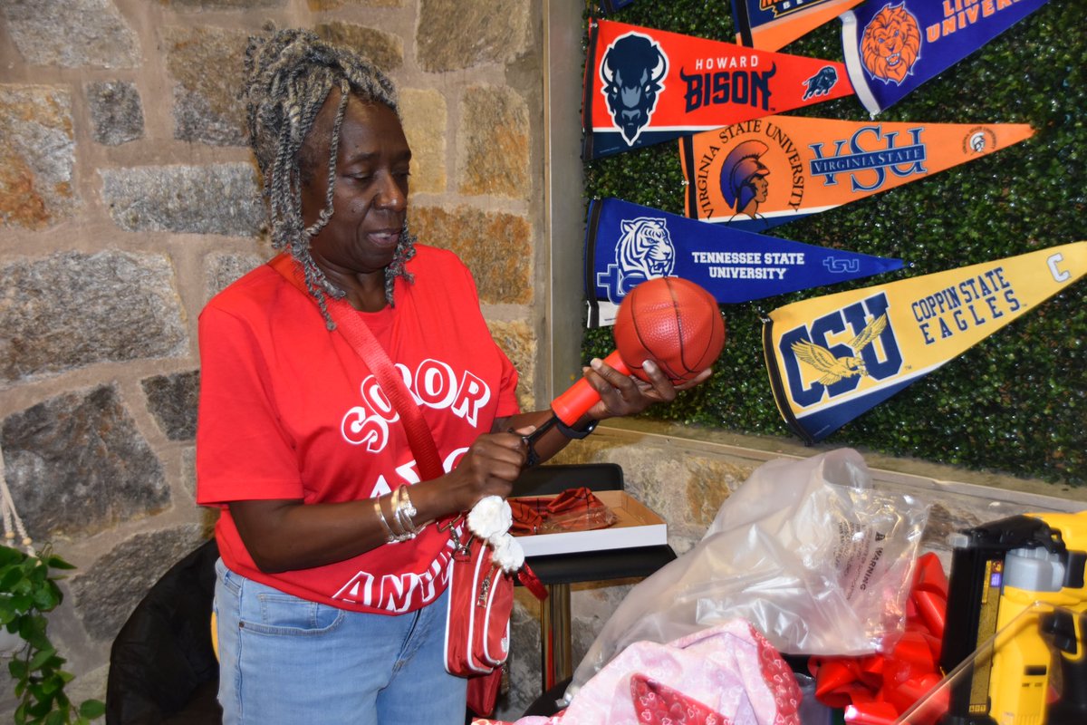 easternregdst's tweet image. Community Service Impact Day Recap: Marian Anderson Recreation Center! Photos by Soror Emilee Taylor #ServiceIsWhatWeDo
#DST1913 #DSTRegionalConf2024 
#EA54thRegionalConference
#ElevatingSisterlyAffection