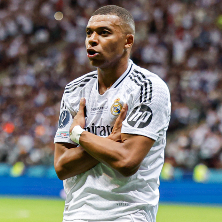 InvictosSomos's tweet photo. 14 de agosto de 2024. La fecha del PRIMER GOL de Kylian Mbappé con el Real Madrid. Tantos años soñando con esto. Y sí, por fin sucedió. Por fin marcó con el escudo del verdadero club de sus amores. VIVIENDO EL SUEÑO.