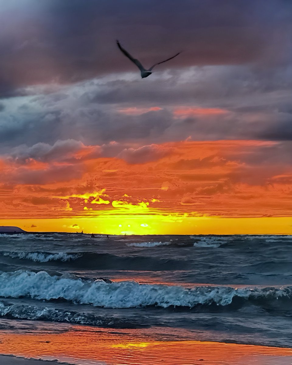 It’s not every day that you get to see a sunset over Georgian Bay as vibrant and fiery as this! 🌅

Thank you to Lakelands Association member Todd Vanzuilekom, REALTOR® at Royal LePage Locations North Brokerage, for sharing this stunning shot!

#HireALocalRealtor #georgianbay
