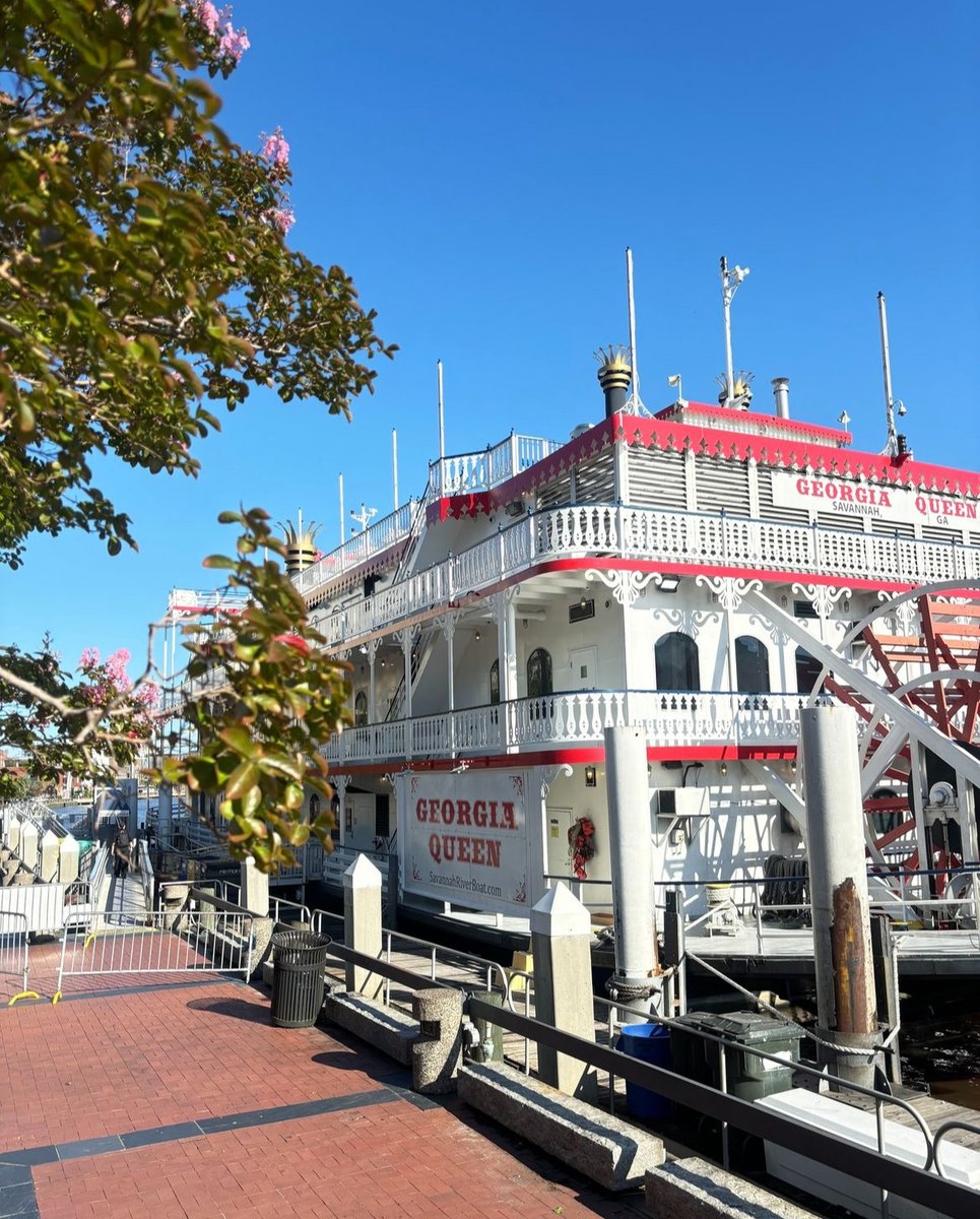 Happy Friday! Are you taking a cruise on the Georgia Queen this weekend? 🚢
[📸 <a href="/SavRiverboat/">Savannah Riverboat</a>]
.
.
#savannahswaterfront #savwaterfront  #sav #savannahga #savannah #whattodoinsavannah