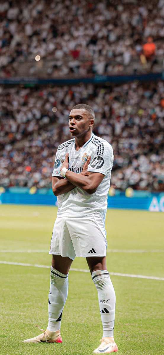 Rveenr's tweet image. The dream came true 
𝐊𝐲𝐥𝐢𝐚𝐧 𝐌𝐛𝐚𝐩𝐩𝐞 🤍✨