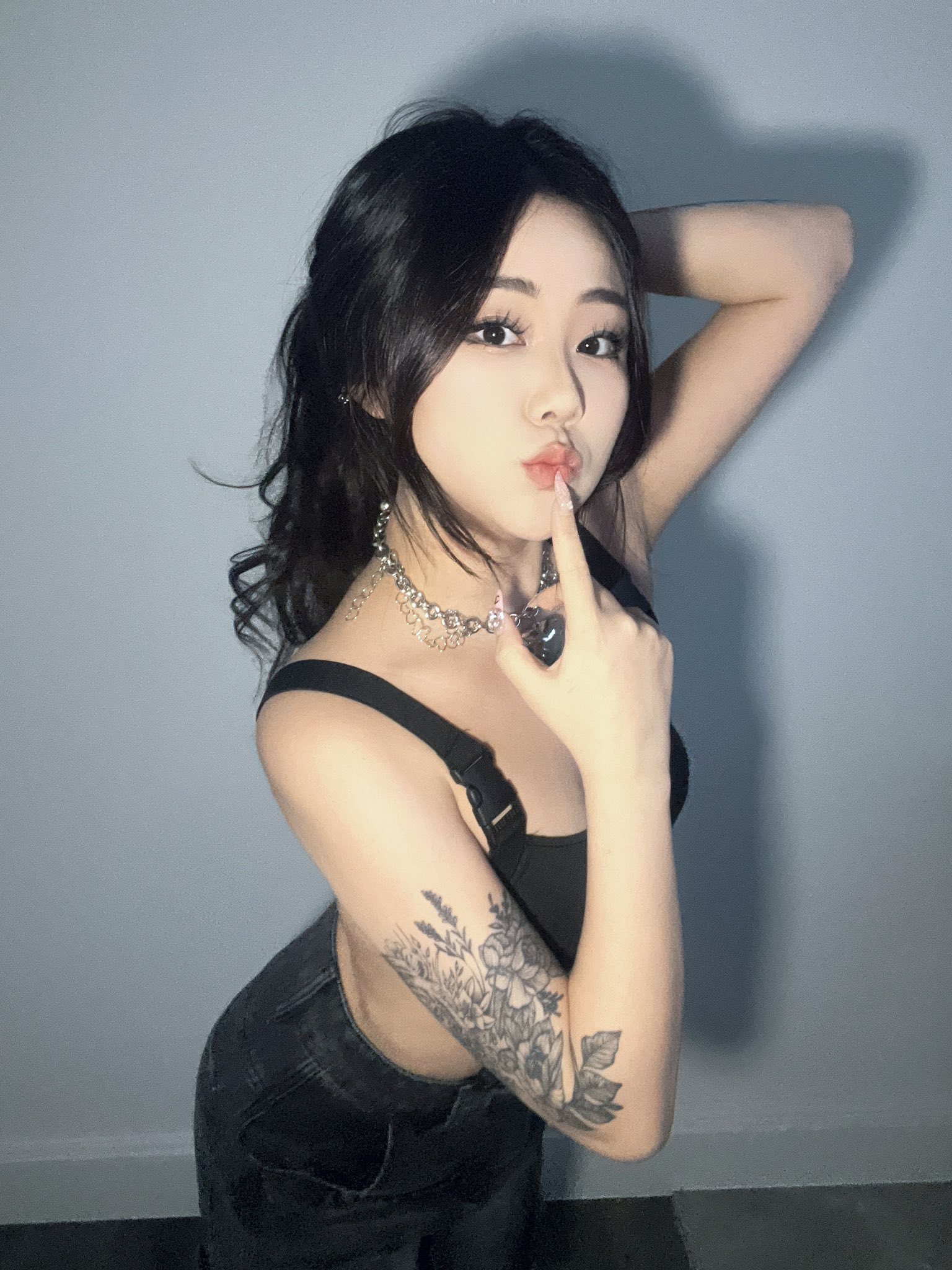 Hanavocado🥑 on X: Kiss me right here 💋 t.coJwGlIU41QE  X