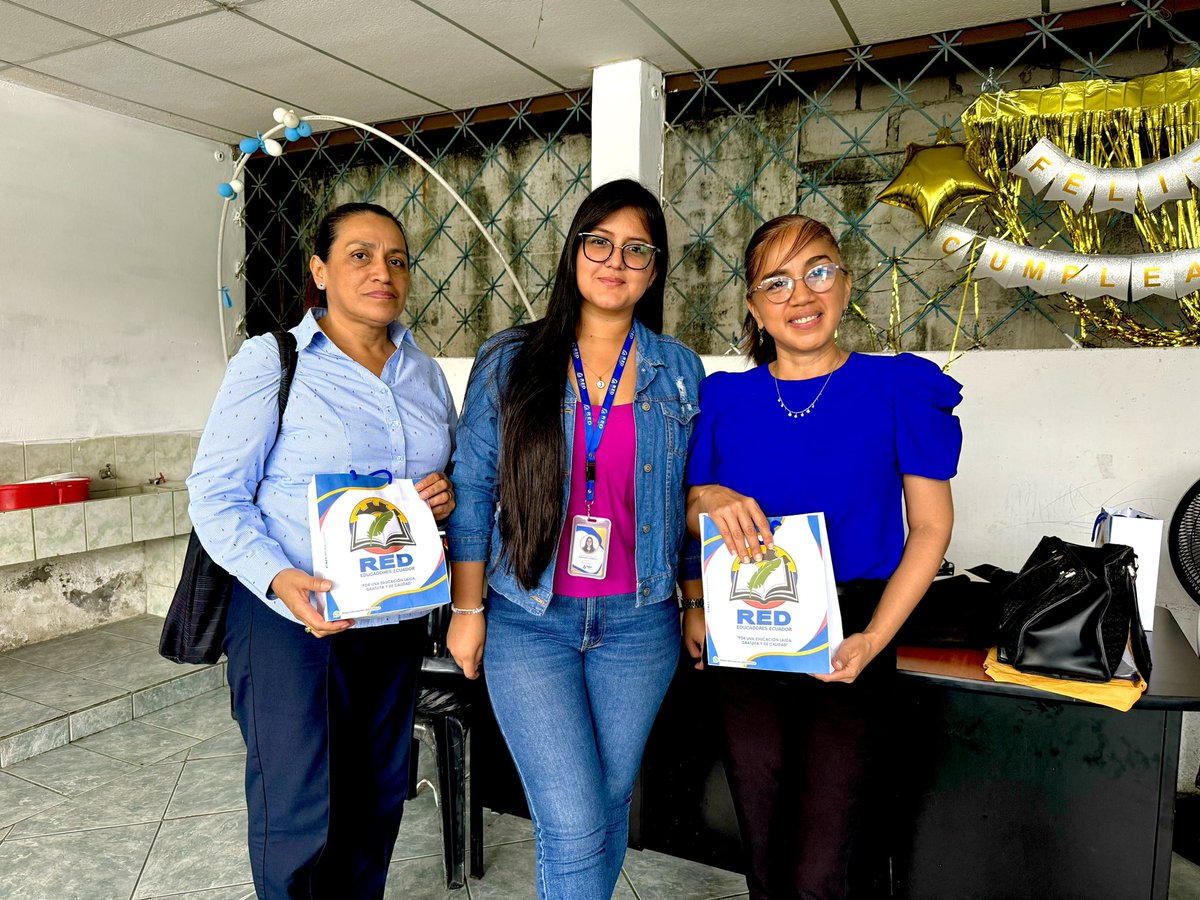 RedEducadoresOk's tweet photo. 🔺Nuestro equipo sigue realizando visitas en territorio reforzando el compromiso que tenemos con nuestros compañeros docentes. Durante el recorrido hicimos la entrega del kit #SoyRed y proporcionamos información detallada sobre los múltiples beneficios que ofrecemos.
Forjando la verdadera #unidad del #magisterio.