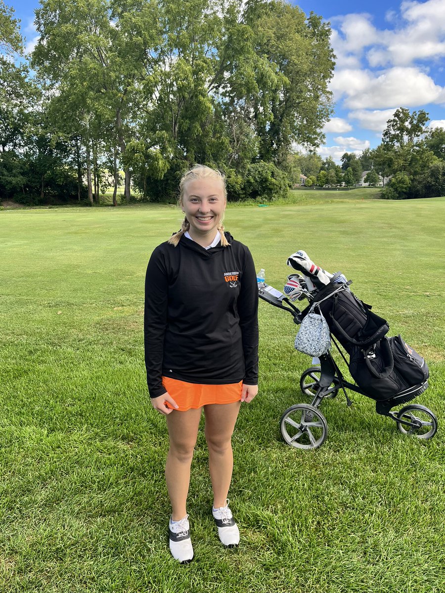I know it’s hot out there but nothing was hotter than Aubrey Lunn’s putter today shooting a 4 under 32 at Elks Run.  And just so you know “ she’s a sophomore 👏👏👏👏👏” Raptors win with a team score of 6 over 150!