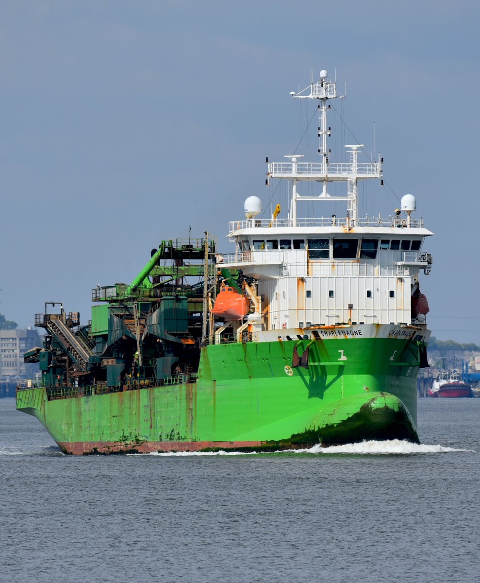 FraserG32883664's tweet photo. Hopper Dredger Charlemagne built in 2002, outbound from port. #HopperDredgers #Dredgers #Dredger #HopperDredger #Maritime #Shipping #MarineAggregateDredger #AggBusiness #AggregatesNews #ShipsInPics #Shipspotting #Ship #WorkingRiver #RiverThames #Thames https://t.co/j2dqJya0rG