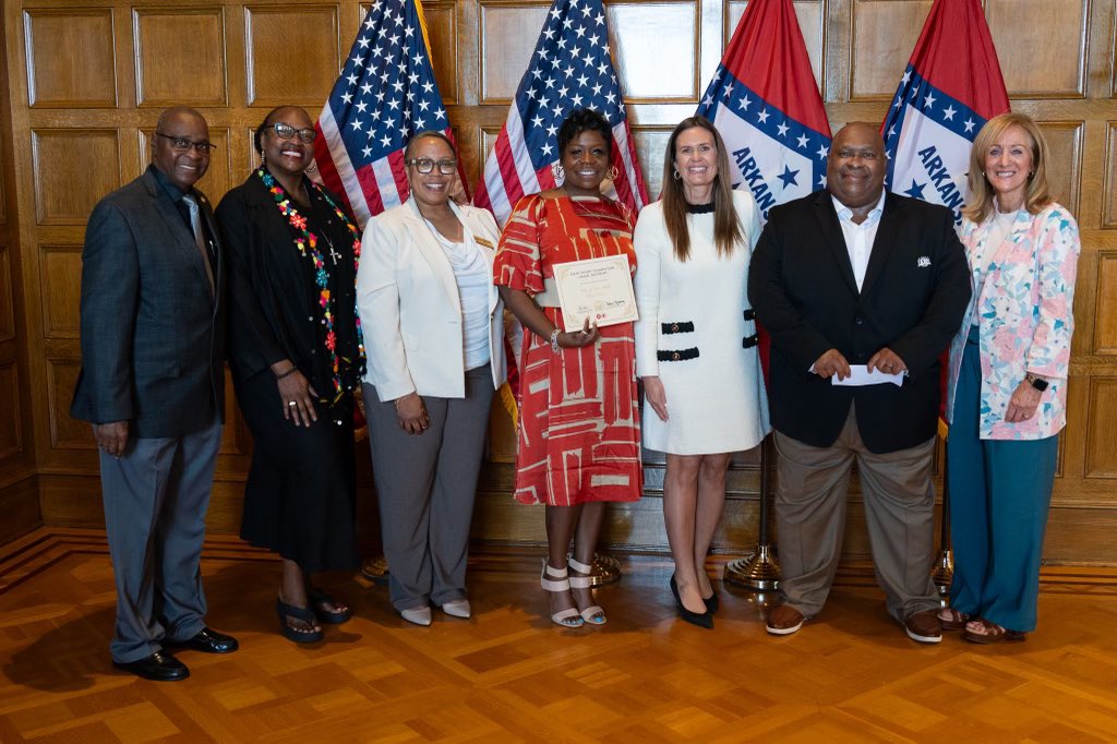 SarahHuckabee's tweet image. Every Arkansan deserves to have healthy, affordable food available in their neighborhood.

Today’s grants will help us address Arkansas’ food deserts and fight food insecurity, Thank you @ARMinorityHealt !