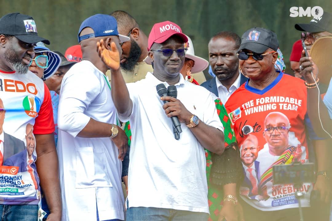 AlfredinoOsazee's tweet image. Moving train no deh look face o — na you know if you go out leg

#SMO
#EDODECIDES
#MODEN
#MODEN2024
#EdoDecides2024 
#Edo2024