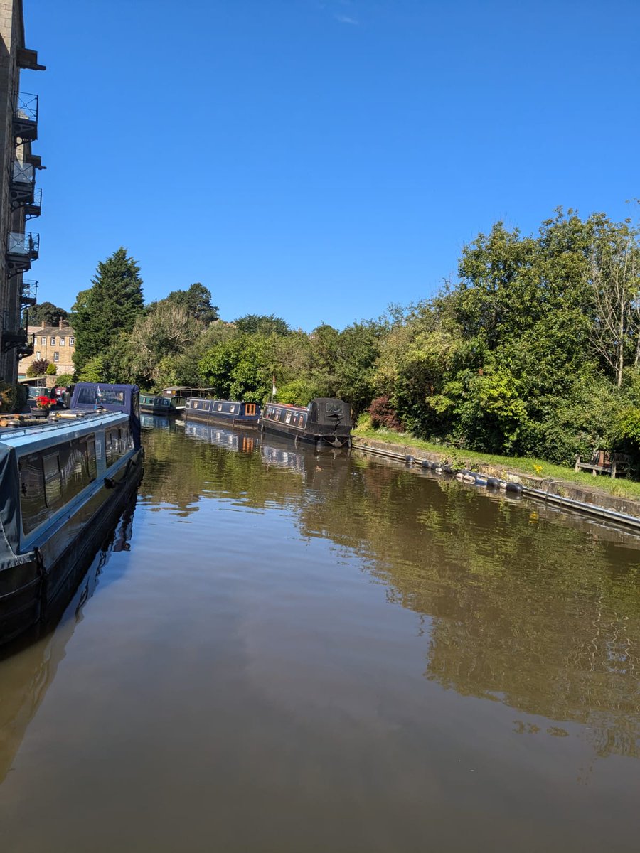 Gorgeous day for a boat trip on the canal. #sunshine #beautifuldaytoday #boating