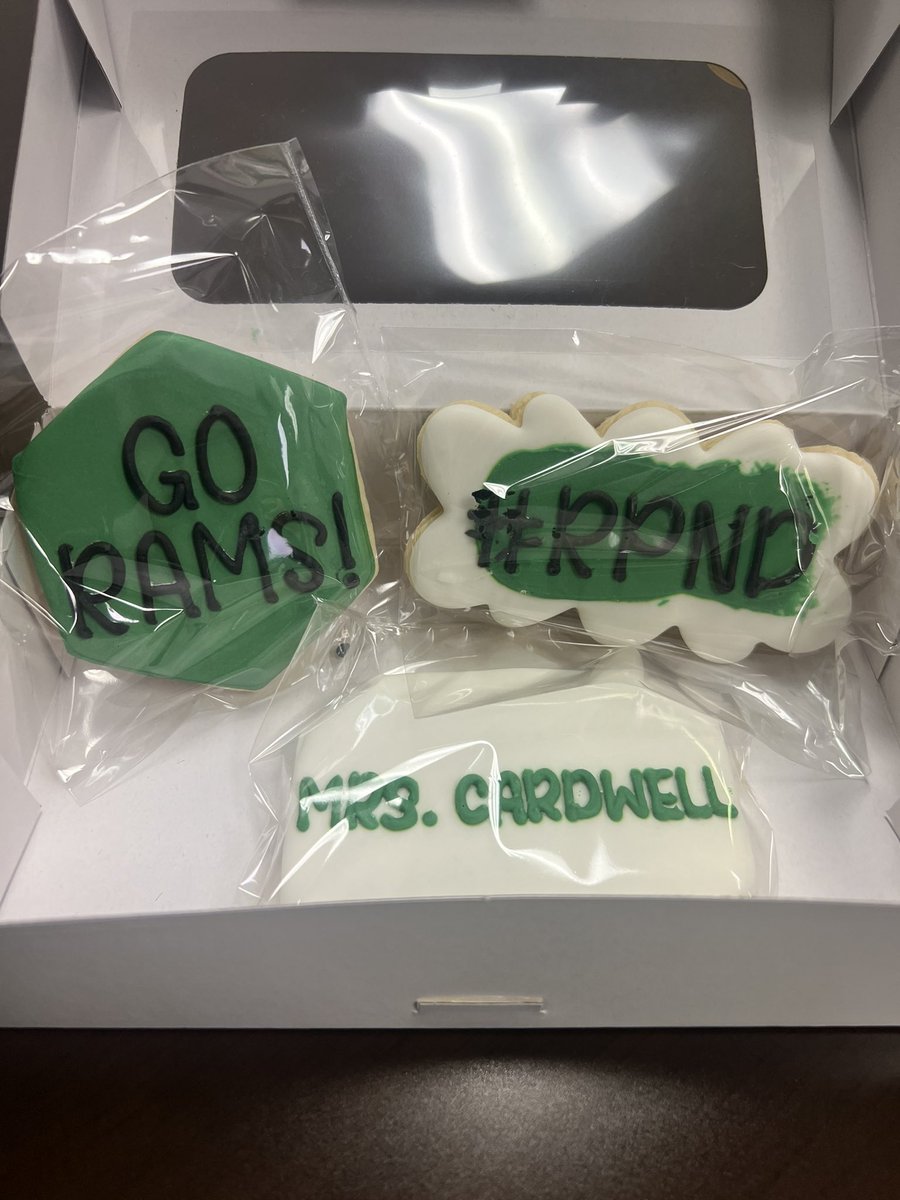 MissG32's tweet photo. Day 1 of year 24 is DONE and it has been the best 1st day of school EVA!!
Greeted kids. Did all the duties. Built relationships. Walked 10K steps by 3:30 p.m. Smiled a lot! Talked to teachers. Received the sweetest gift.
#RPMD
#maydetobattle
#KatyISDFirstDay https://t.co/eOAO6wp9o3