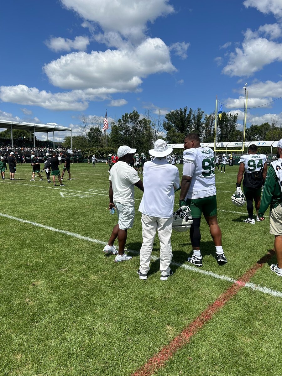 raymickens24's tweet image. Awesome time yesterday at @nyjets practice.. Thanks for inviting me out @woodyjohnson4   Great to feel the love from the fans.. Can’t wait for the season to start.. Les Git It..!!!