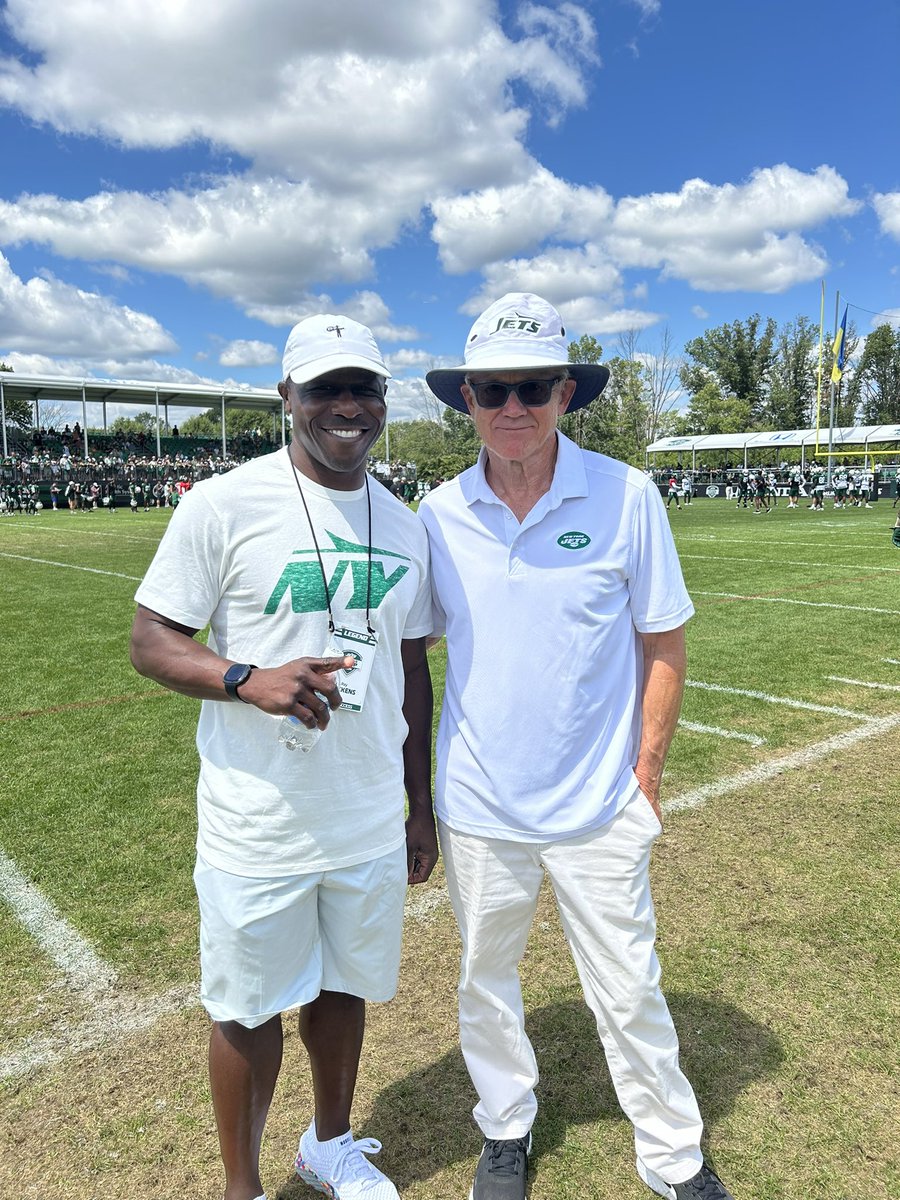 raymickens24's tweet image. Awesome time yesterday at @nyjets practice.. Thanks for inviting me out @woodyjohnson4   Great to feel the love from the fans.. Can’t wait for the season to start.. Les Git It..!!!