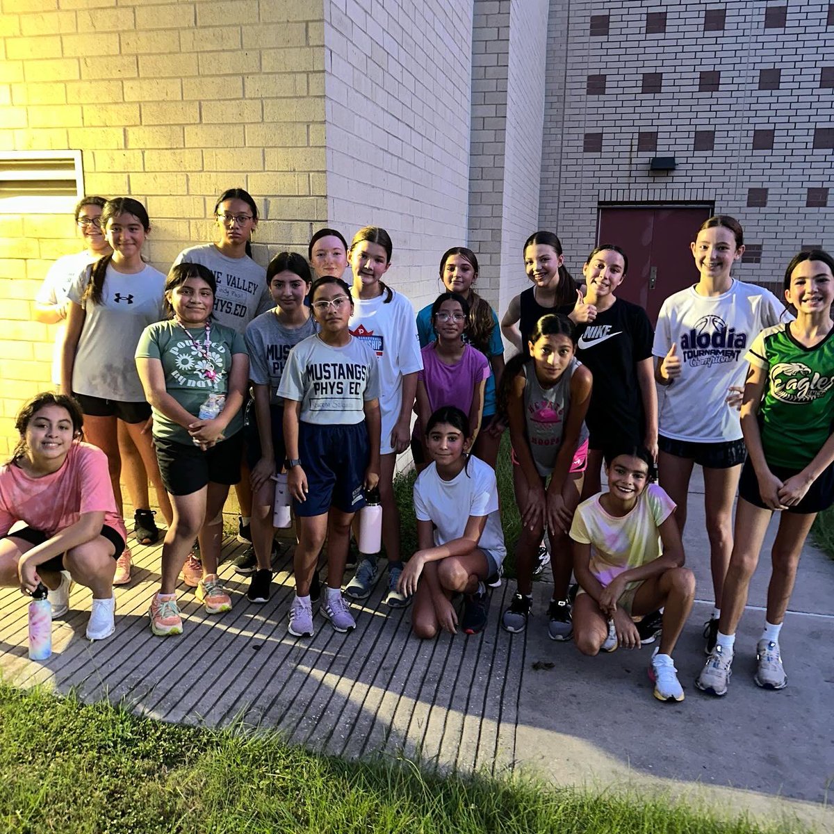 The early bird gets the worm….. or a great workout! FIRST Cross Country Practice in the books. Awesome work ladies! #MustangMentality 🏃🏽‍♀️🏃🏽‍♀️🏃🏽‍♀️