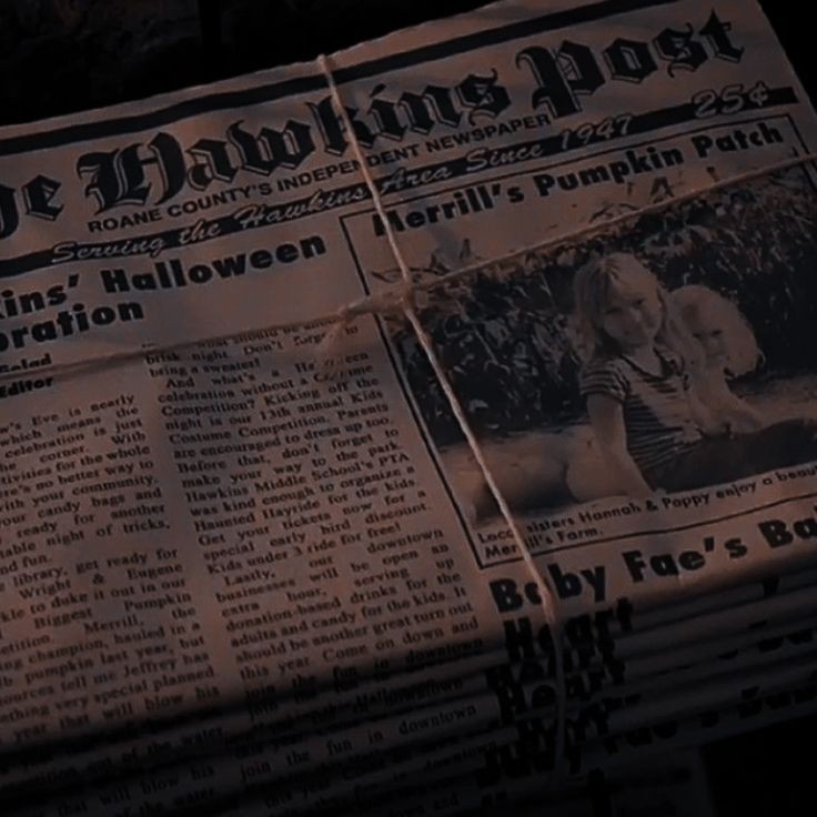 часовая стрелка доходила до полуночи,а девушка все так же сидела в офисе,надеясь на что-то. потирая слегка сонные глаза,она сама у себя спрашивала "почему я все еще тут?",но ответ лежал перед глазами в виде кучи статей. а вот и отдаленный стук обуви,который заставил улыбнуться.