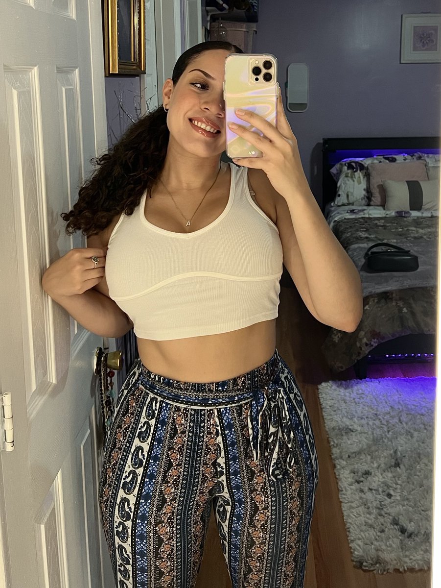 highlydefective's tweet photo. Some August selfies 💛✨ https://t.co/Mw42L3uYez