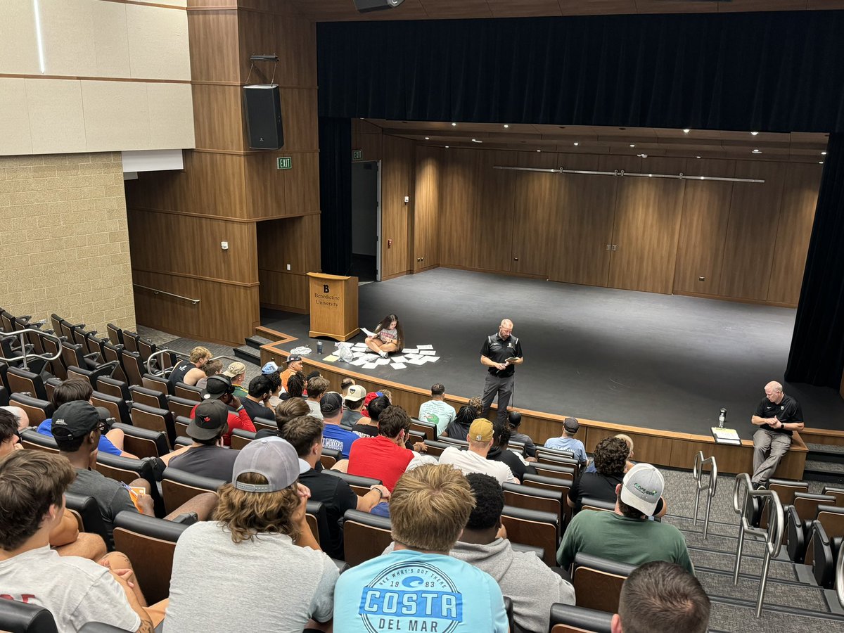 BenUFootball's tweet photo. REPORT DAY!! Let’s WORK! #HailBenU #D3FB https://t.co/KrTKAeSrr9