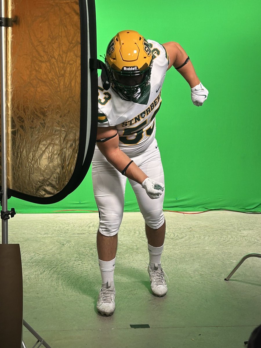 Senior photoshoot 📸

🟢⚔️🟡
#GoGreenKnights