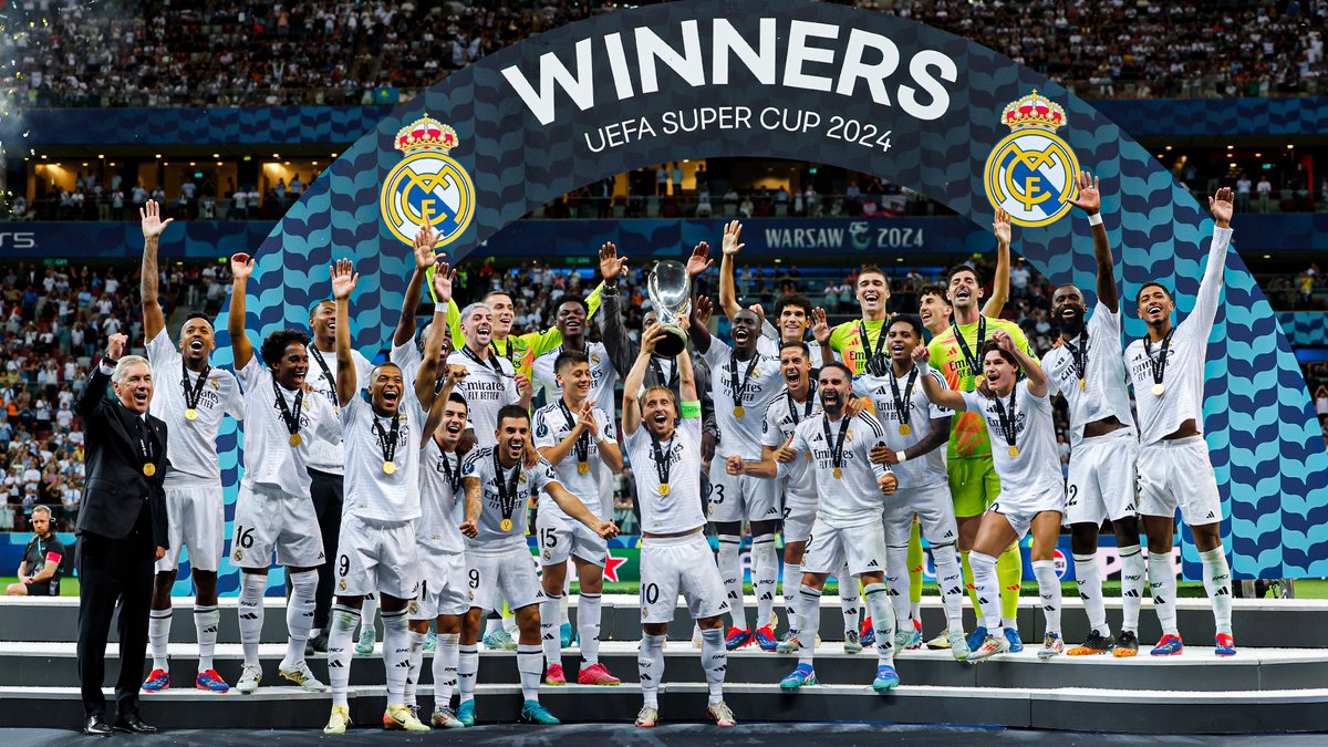 realmadriden's tweet photo. 🎉 #6SUPERCUPS 🎉 https://t.co/1NSugIeKUF