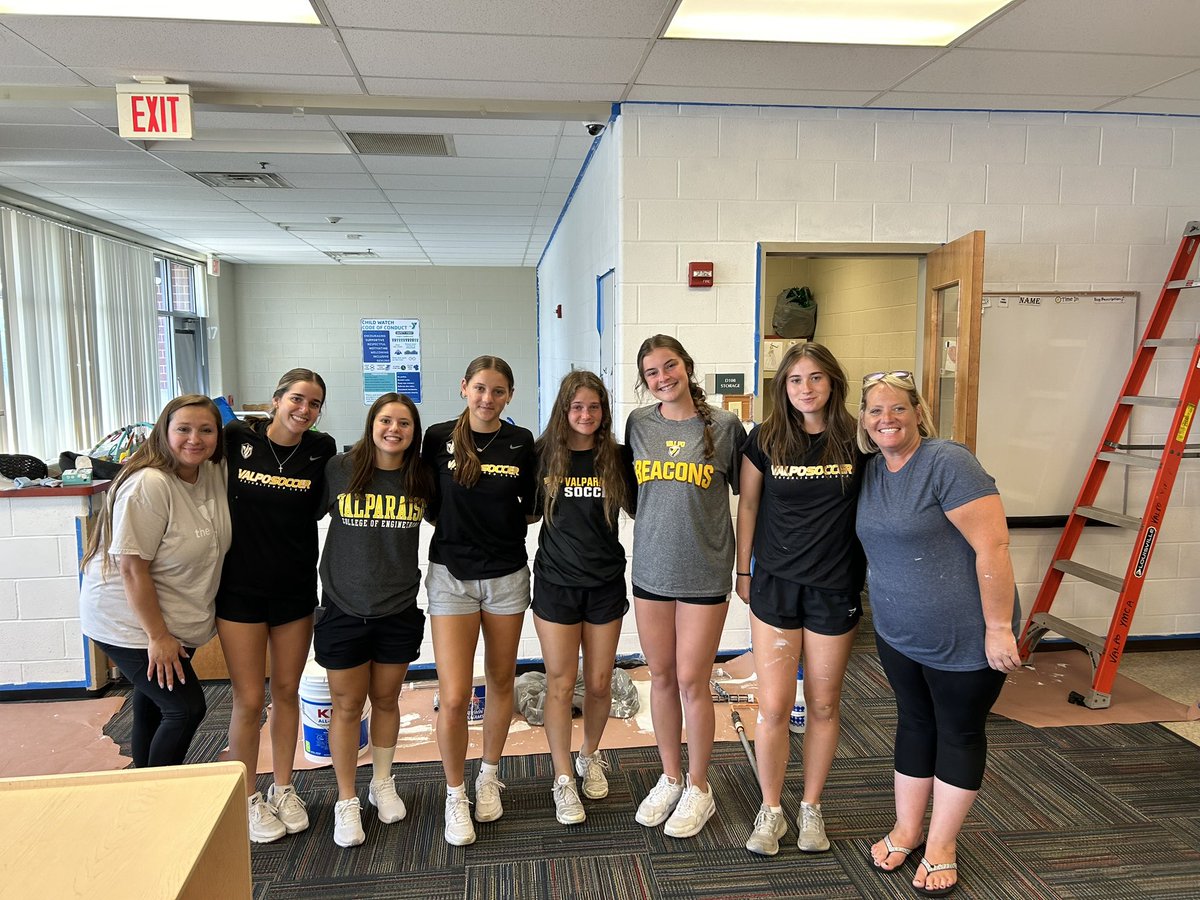 ValpoWSO's tweet photo. Lent our cleaning, painting, and weeding skills to the Valparaiso Family YMCA this morning. Happy to help out during their annual shutdown week, hopefully we left it better than we found it! 
#GoValpo #RollBeacs @ValpoFamilyYMCA https://t.co/ZoG8kFss16