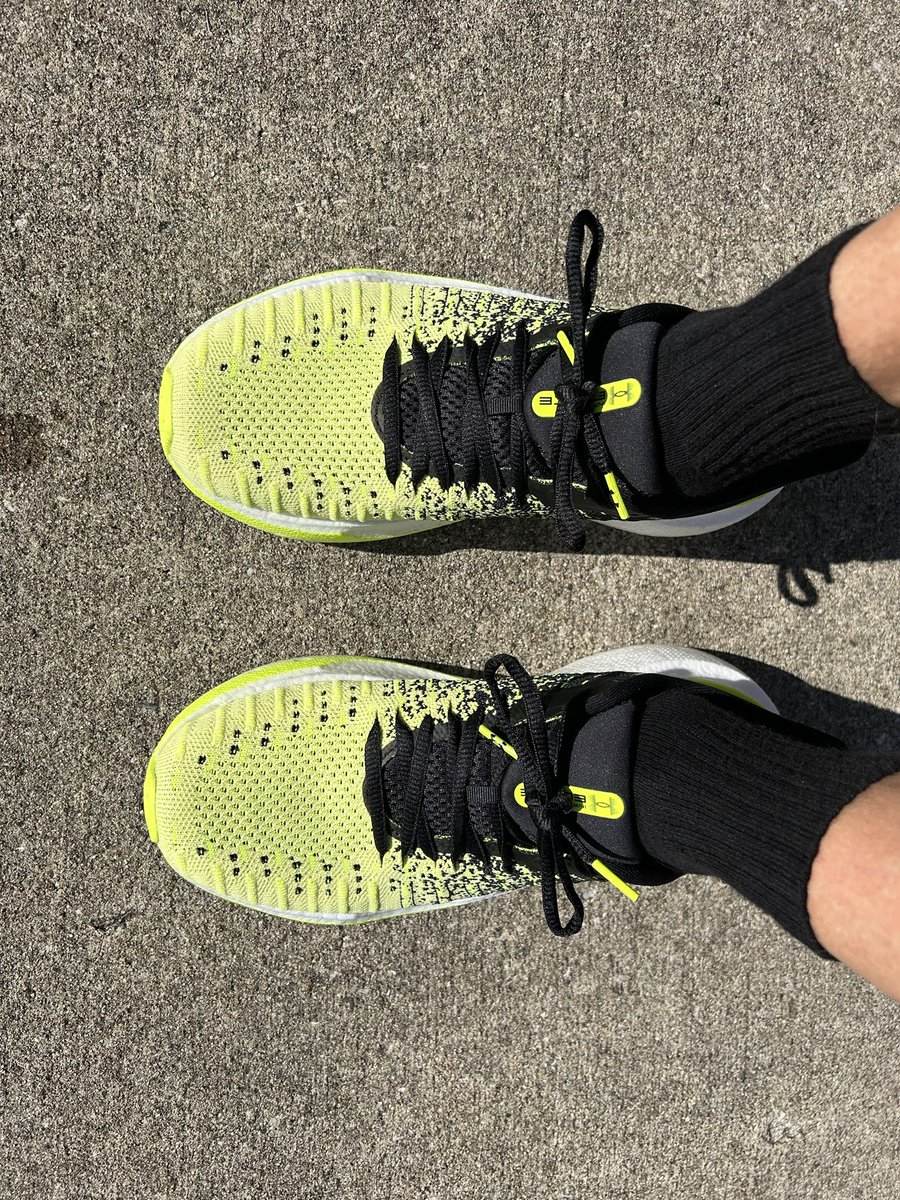 TOTLRunning's tweet photo. My shoe selection for today’s workout. Rockin the @UARunning #InfiniteElite for warmup/cooldown and #VelocitiElite2 for the “workout”. #dailykickspics #totlrunning #underarmour #uarunning https://t.co/o5ovgCsdH5