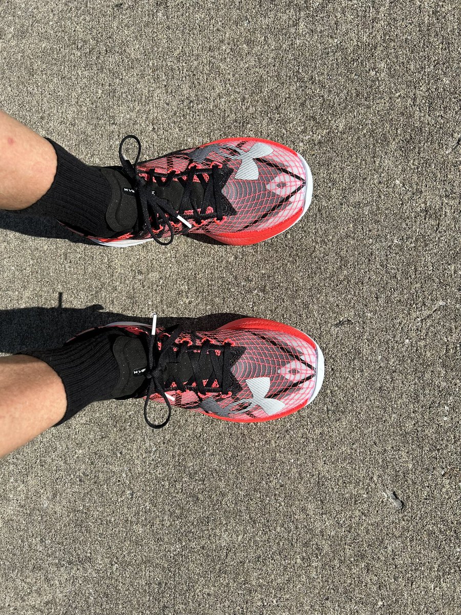 TOTLRunning's tweet photo. My shoe selection for today’s workout. Rockin the @UARunning #InfiniteElite for warmup/cooldown and #VelocitiElite2 for the “workout”. #dailykickspics #totlrunning #underarmour #uarunning https://t.co/o5ovgCsdH5