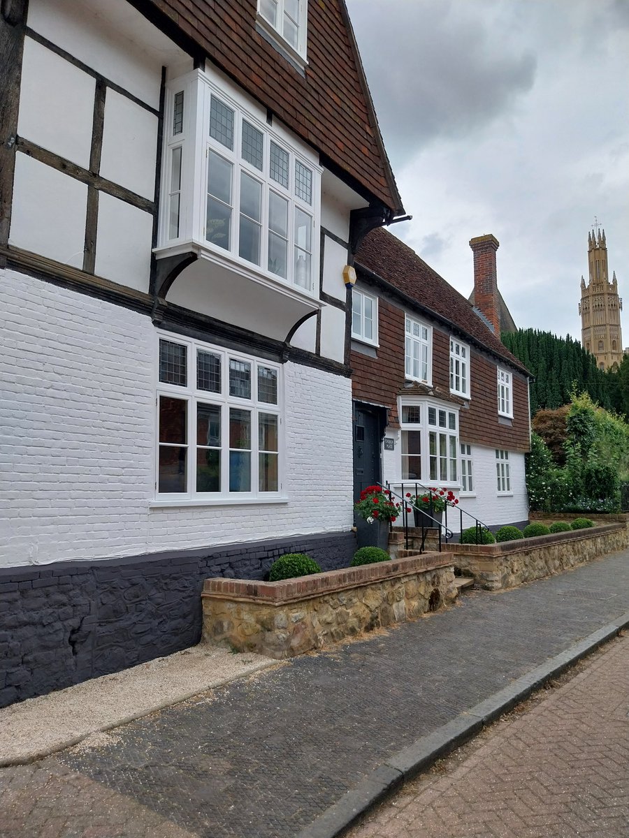 __Superior__'s tweet photo. The outside decoration is complete on this lovely house, a few "while you're here " jobs to do before the next outside is started.
#Decoration #Hadlow #Repeatcustomer https://t.co/tntgebNV4l