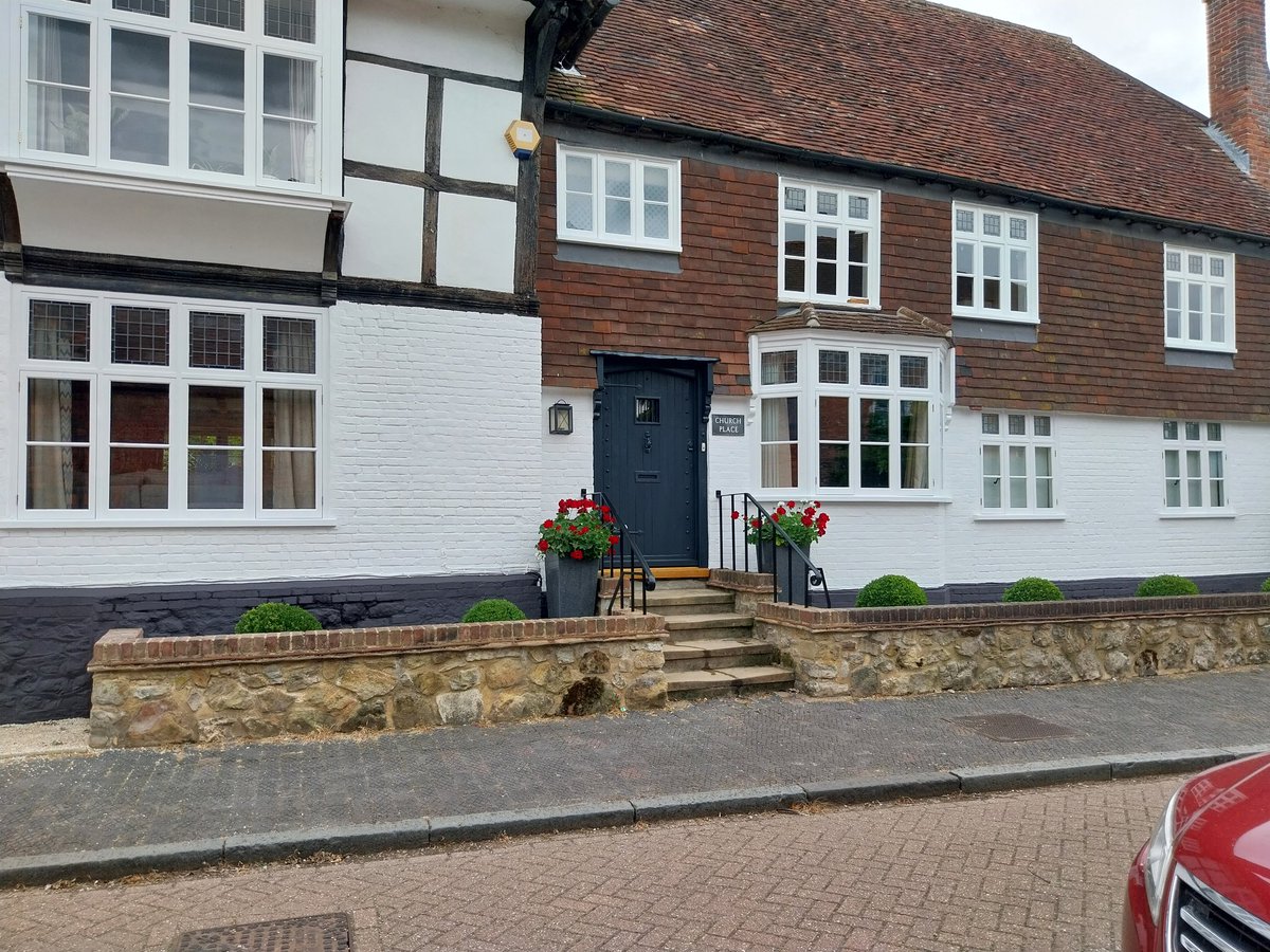 __Superior__'s tweet photo. The outside decoration is complete on this lovely house, a few "while you're here " jobs to do before the next outside is started.
#Decoration #Hadlow #Repeatcustomer https://t.co/tntgebNV4l