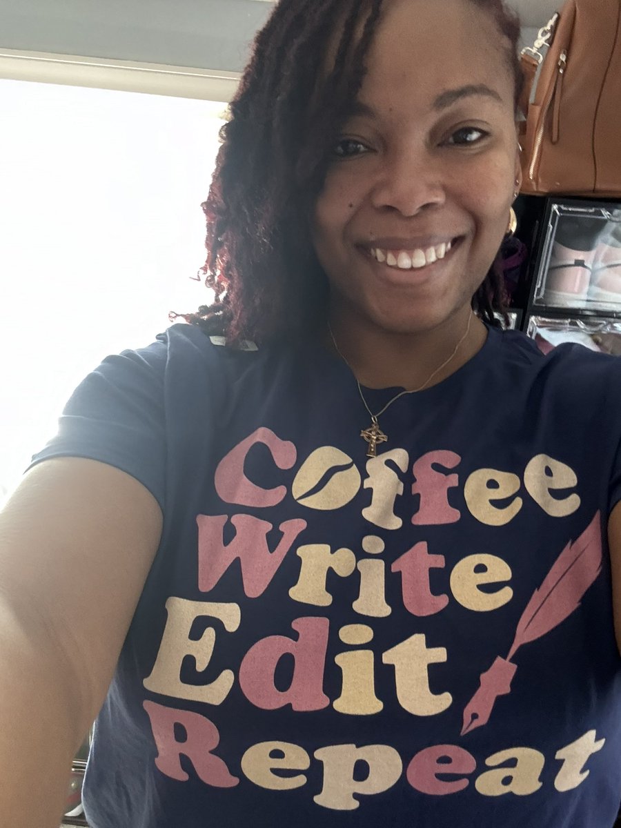 MarissaMeredith's tweet photo. After globetrotting, I am finally back to the grind before the semester begins!#iamwriting https://t.co/E28M5XwAiT
