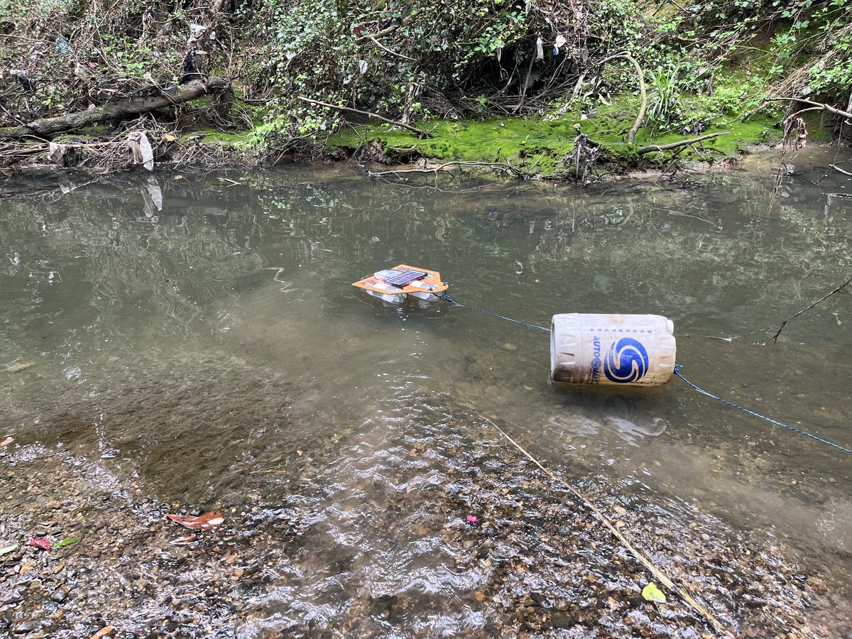 BrentPollution's tweet photo. Two of our Mk4 floating devices launched today. These will share data every 15 minutes to create graphs of conductivity and temperature, both useful indicators of pollution. ⁦@BrentMonitoring⁩ ⁦@BrentRiverPark⁩ ⁦@EnvAgencySE⁩ https://t.co/9O8IzbyTop