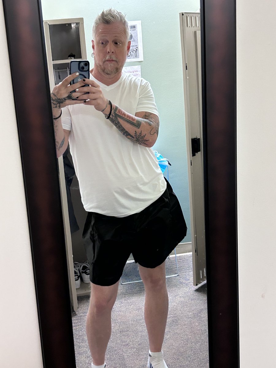 heathenradio's tweet photo. Nothing says sexy DJ like those awesome paper shorts they give you when you get an MRI. #howdoilook #alldressedup #wannaplaydoctor 😍😘💅💄💉 https://t.co/RNNlQtLCZI