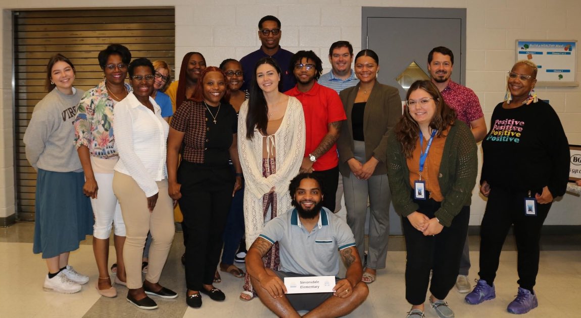Simonsdale Elementary (@simonsdaleelem) on Twitter photo Welcome to the Eagle Family! 🦅💚💛 We are lucky to have such an enthusiastic and caring group of new staff joining us this school year! <a href="/PortsVASchools/">Portsmouth Schools</a> <a href="/ebracyPPS/">Dr. Elie Bracy III</a> #PPSshines Welcome to the Eagle Family! 🦅💚💛 We are lucky to have such an enthusiastic and caring group of new staff joining us this school year! <a href="/PortsVASchools/">Portsmouth Schools</a> <a href="/ebracyPPS/">Dr. Elie Bracy III</a> #PPSshines
