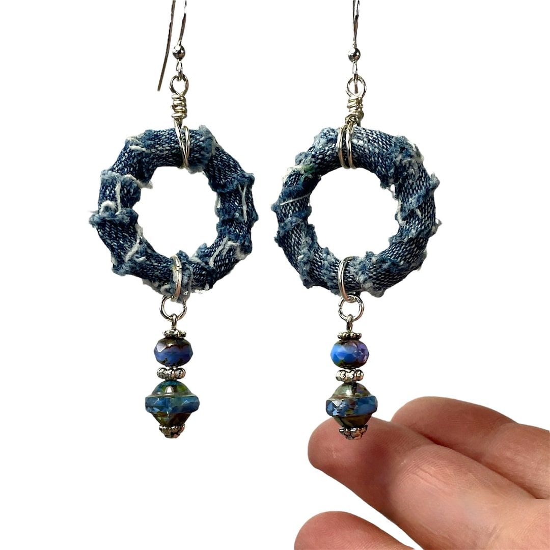 BluKatDesign's tweet image. ONE word to describe these earrings??? _____   #statementearrings #repurposed #denim 💙 buff.ly/3SLljXu