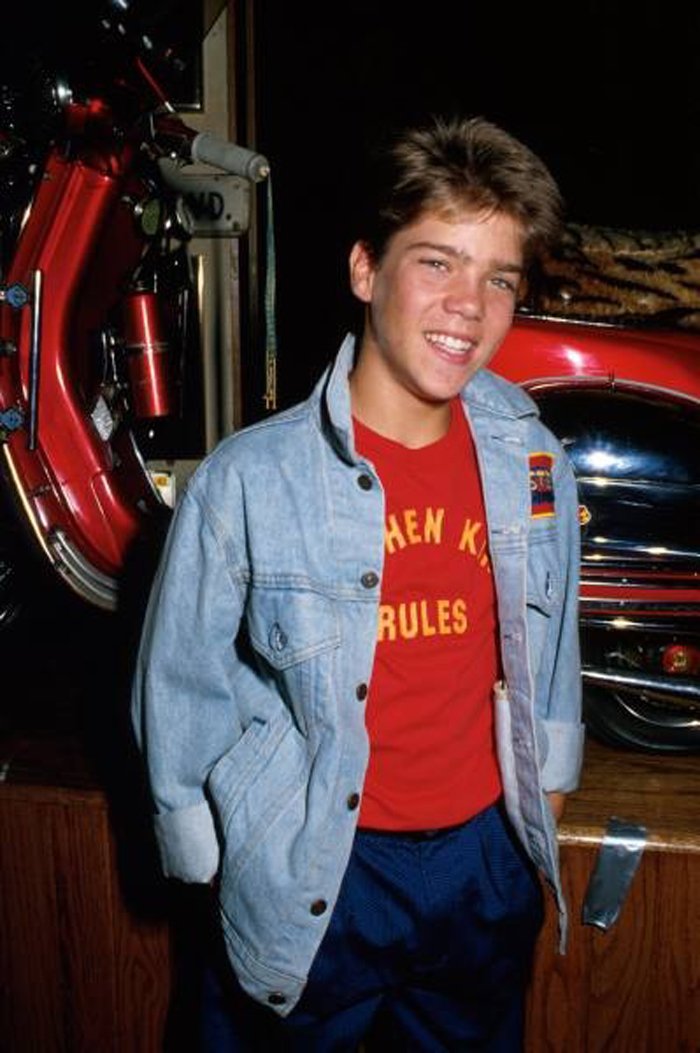 RetrovaniaLand's tweet image. #TheMonsterSquad 1987 premiere party! Some rad photos from the event, so many celebrities showed up. Director Fred Dekker, @andregower star of the film, Michael Douglas, Arnold Schwarzenegger, Kirk Cameron, Jason Livey (Night of the Creeps), &amp;amp; Drew Barrymore. #80skids #nostalgia