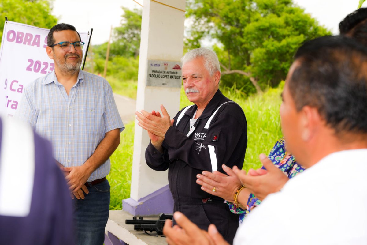 SemadesTabasco's tweet photo. En representación de la Titular de #SEDENER @MaluSomellera , el Subsecretario @alemanabreu  inauguró las nuevas casetas de transporte público sobre la carretera Monte Largo-Morelos, una obra realizada por la empresa #VistaEnergy en beneficio de los habitantes de @GobMacuspana . https://t.co/bmDWiafeeA