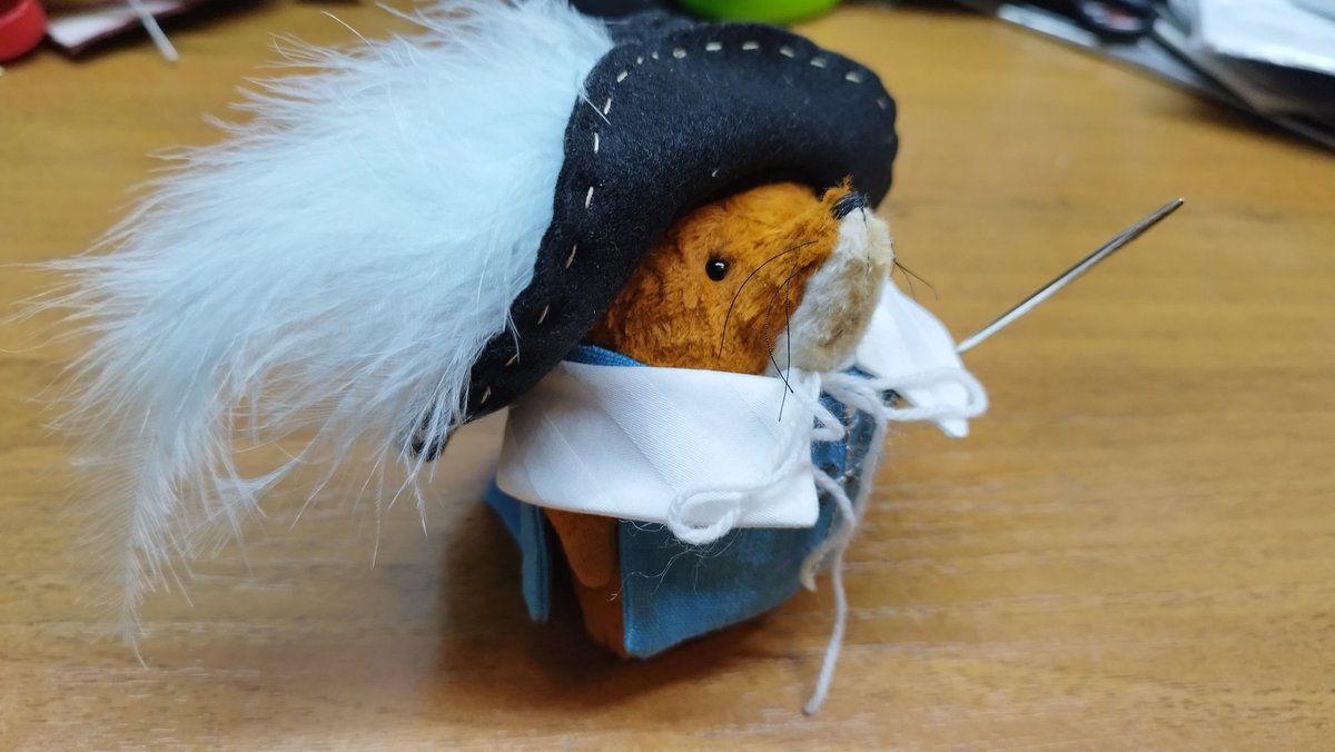 — Стены монастыря… Воздух монастыря!... Меня всегда сюда тянуло.
— Тянуло, конечно, монастырь-то женский!