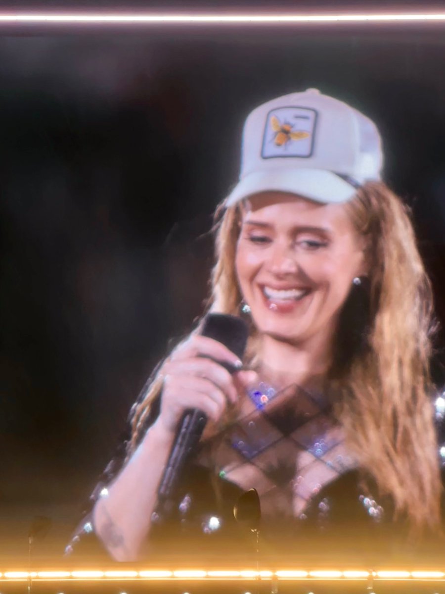 Adele wearing a Beyoncé hat at #AdeleinMunich #rainshow