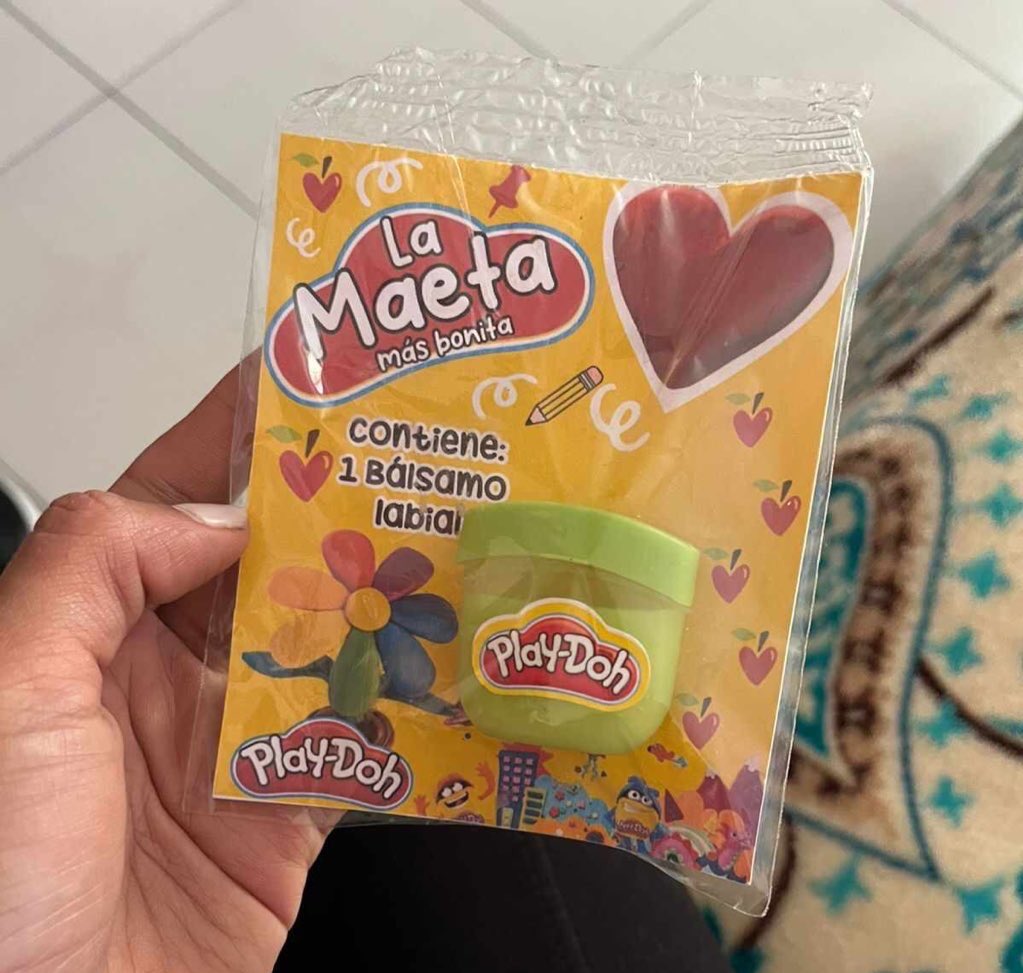 CreasEducacion's tweet photo. El regalo perfecto para la 👩🏻‍🏫 MAESTRA que llevas en tu ♥️ corazón… https://t.co/PkUtAMsKOk