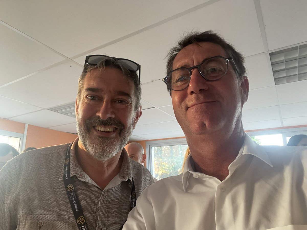 jmrouebferries's tweet photo. Magnifique soirée en #Bretagne au @festivallorient avec nos amis de @IrlEmbParis & Micheál #Tierney ! Heureux de retrouver @Paul_Molac & #PamelaLee notre skippeuse de la #JacquesVabre & le DA du #FIL, J-P #Mauras. Beau spectacle de @BagadB pour #Horizonsceltiques à découvrir ! https://t.co/oySPdvMoSO