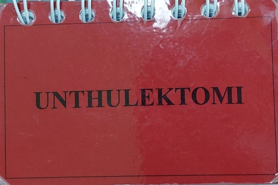 txtdarijasputih's tweet image. Ternyata buku unthulektomi ini cuma kulit2nya aja ya. Siapa yang bikin ini rasanya layak dicari.