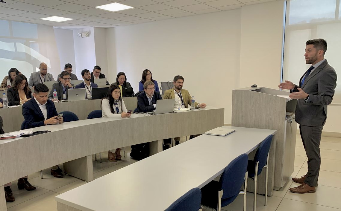 #JornadaAcadémica📚 

Defensores públicos del #Mercosur conocieron sobre la iniciativa ecuatoriana “Ruta de los Derechos” que, en unidades móviles, brindan el servicio a los sectores más apartados del país, con el apoyo de <a href="/ACNUREcuador/">ACNUR Ecuador</a> y <a href="/OIMEcuador/">OIM Ecuador</a>. 

En la jornada académica,