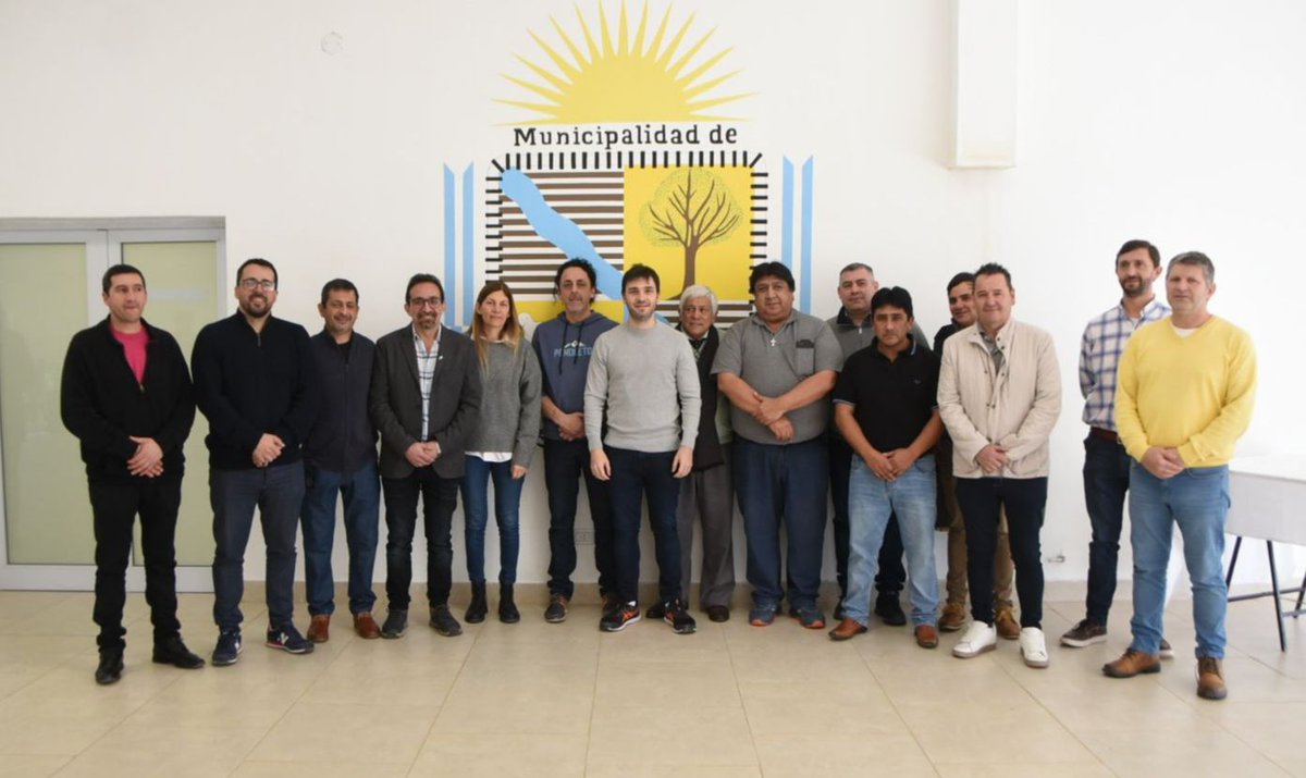 Chubutparatodos's tweet photo. Torres se reunió con intendentes de la Cordillera y repasó los avances del Plan Alimentar
#NachoTorres #PlanAlimentar
https://t.co/Mx69X2tWf7 @NachoTorresCH https://t.co/A9VA5uhRVV