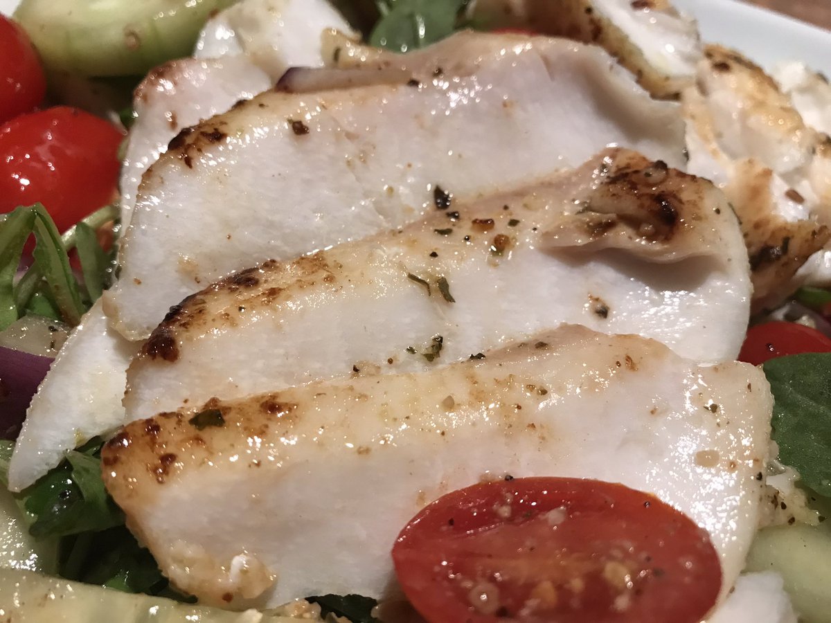 G12Rocco's tweet image. Tonight’s Dinner isGrilled Halibut in lemon garlic sauce over a mixed salad😋Halibut is so white and flaky🐟💙  #WednesdayDinner