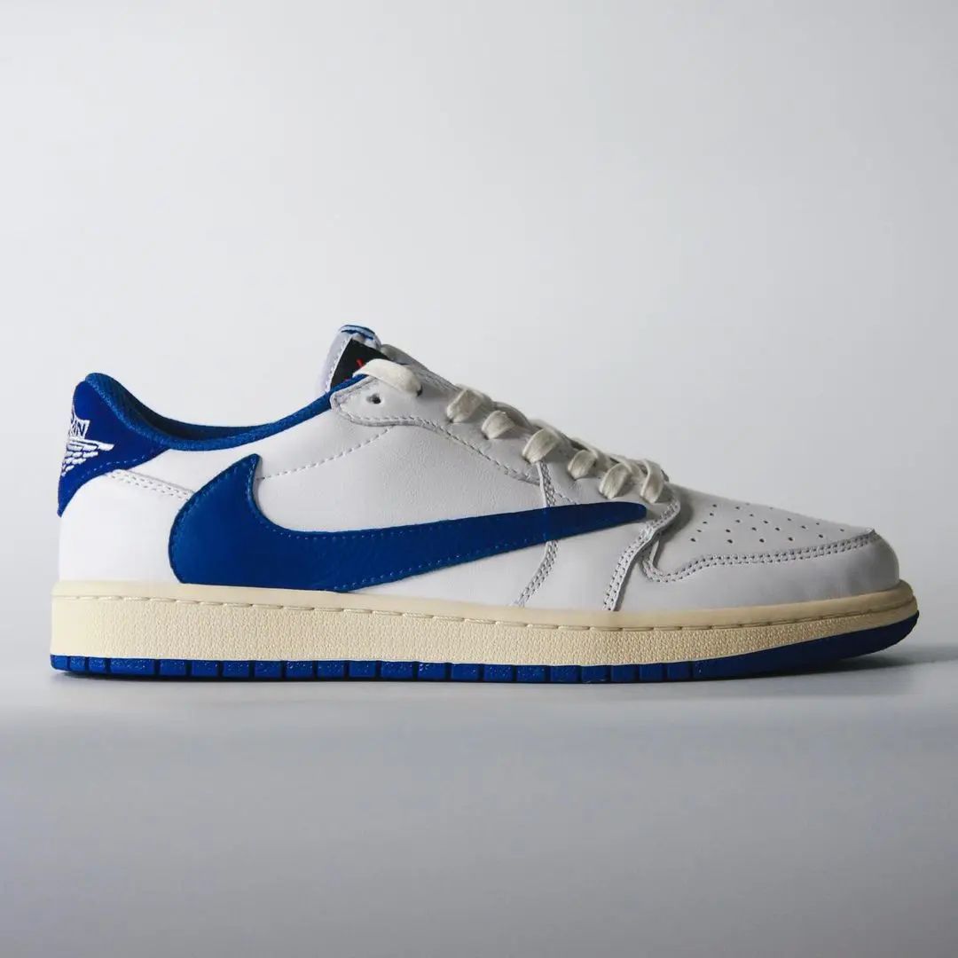 JustFreshKicks's tweet photo. Fragment x Travis Scott x Jordan 1 "Military Blue" Coming in 2025 ⚡🥶 https://t.co/rRPAAuZCzk https://t.co/1qAKeyZ6ml