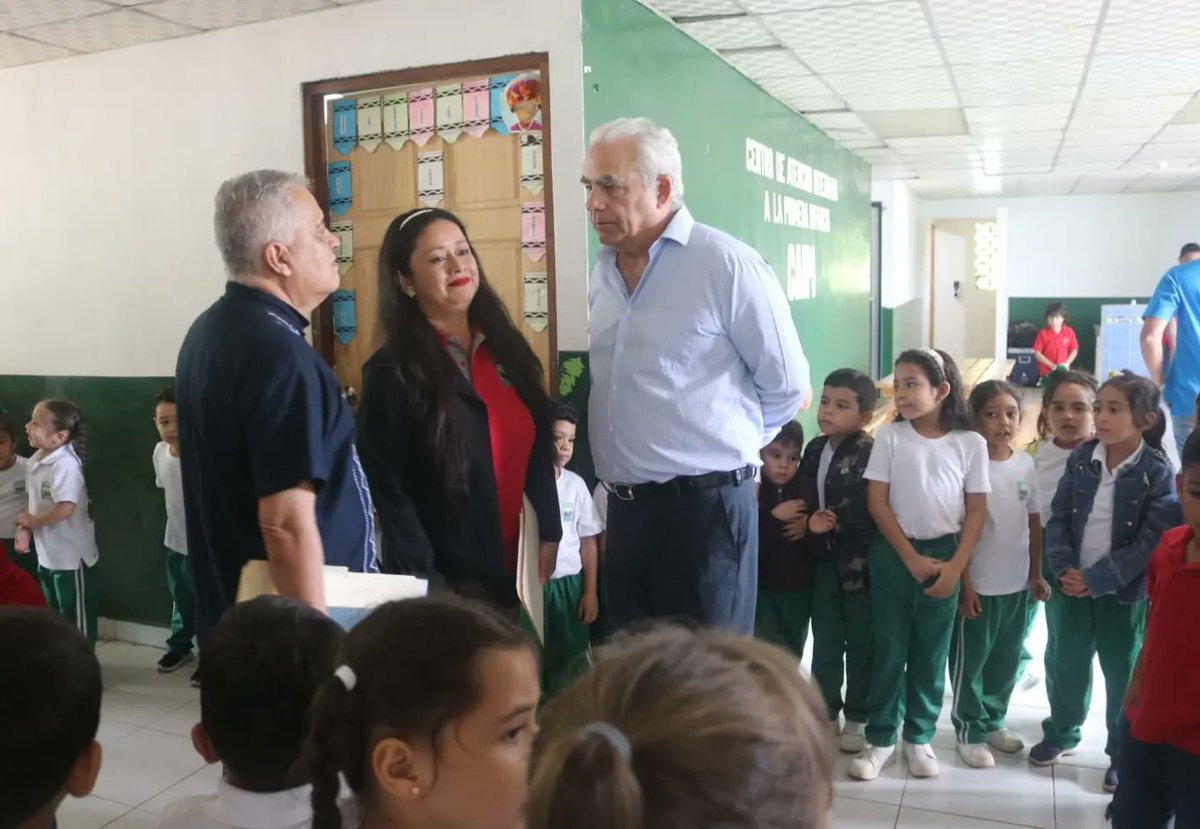 Rolinarest's tweet photo. La visita al Centro de Atención Integrada a la Primera Infancia CAIPI del MIDA, que atiende en la sede a niños de kinder y pre kinder fue placentera sin embargo tenemos que trabajará para extender el horario de atención. https://t.co/MJIZJLYdBK