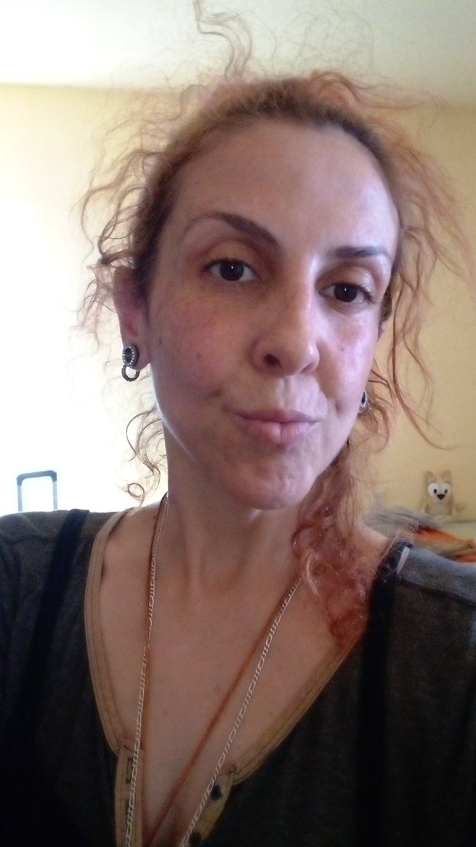 JimenaVio's tweet photo. Sin maquillaje ,tanto frizz,tantos mundos tanto espacio..... Y seguir aqui https://t.co/YWmXqOnnWE