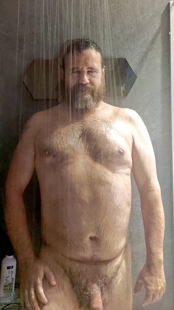 Sienta genial una ducha antes de ir a dormir.
A shower before going to sleep feels great.
