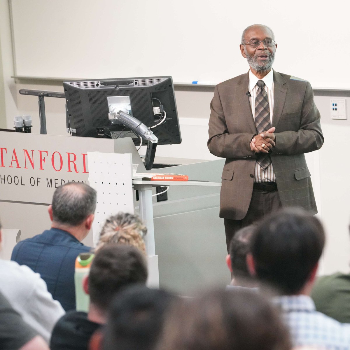 Standing room only for today's #EMgrandrounds speaker JOHN MOON of Pittsburgh's #FreedomHouseAmbulance. 

A true honor to hear from this #EMS pioneer and champion of equitable pre-hospital care.

#FreedomHouseEMS