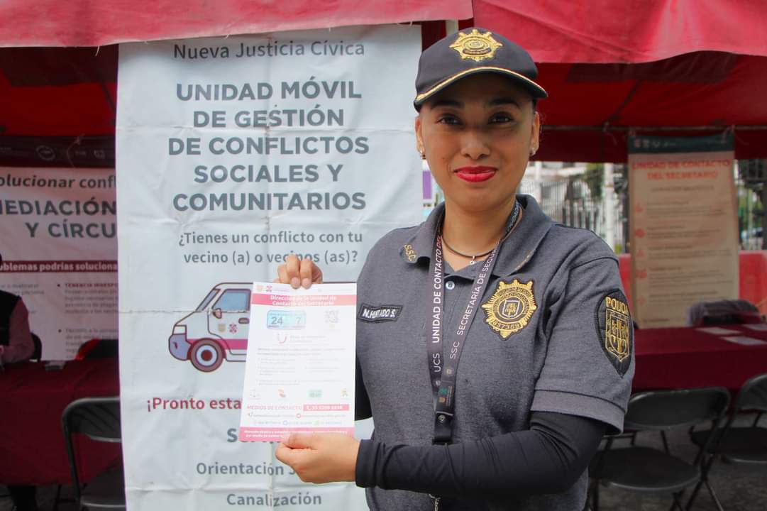 AdolfoHdzGarcia's tweet photo. Con la finalidad de intervenir en #ConflictosVecinales, llegó a la Plaza Santa Juanita, colonia 20 de noviembre, los #CírculosDePaz y Mediación Comunitaria.

 ¡Acércate y con gusto se te podrá asesorar! 🙋🏻‍♀️🙋🏽‍♂️🗣️🗯️

#AHG
#VCarranza https://t.co/fXYxd7GktG